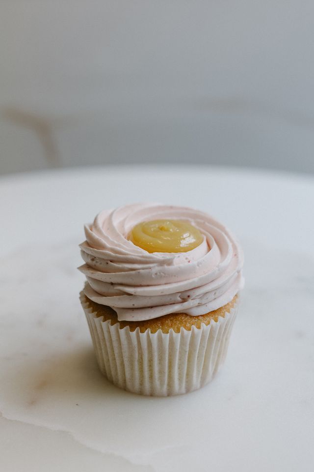 Strawberry Lemonade Cupcakes (Dozen)